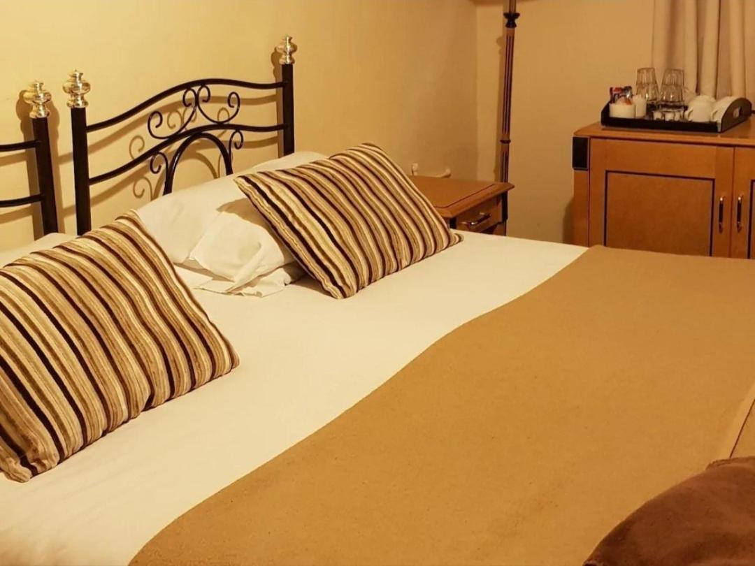 The Bull Hotel Downton (Wiltshire) Exterior foto