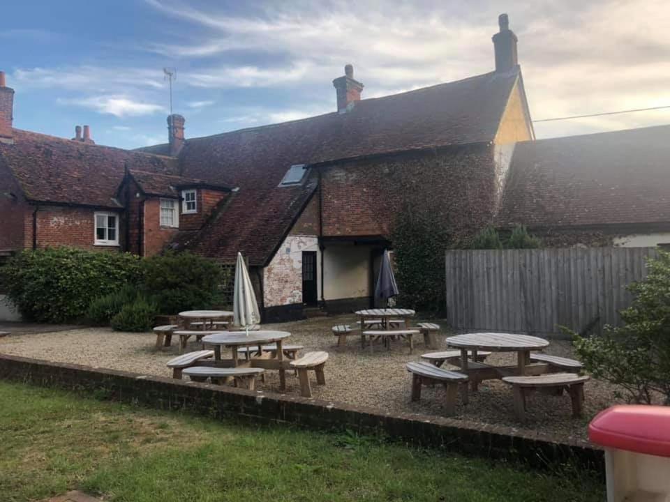 The Bull Hotel Downton (Wiltshire) Exterior foto