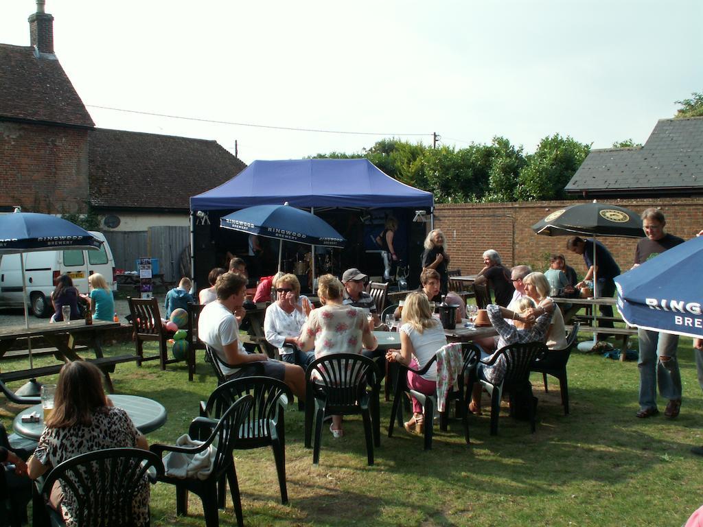 The Bull Hotel Downton (Wiltshire) Exterior foto